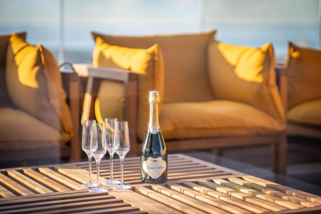 The Penthouse Nami, Branding, Ultra Luxurious Japanese Design Sea View * Cadzand
